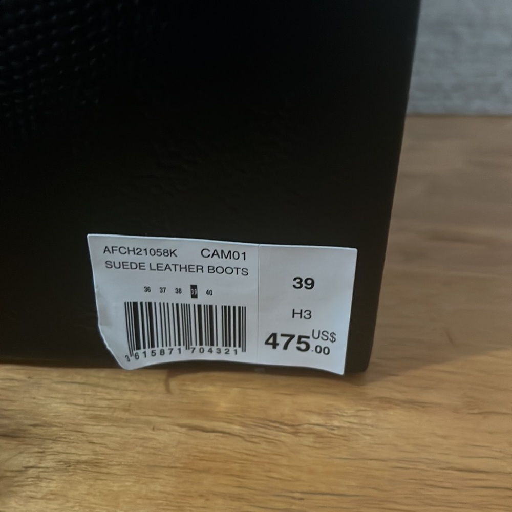 Suede leather boots. New in box never worn - Picture 3 of 4